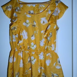 Banana Republic Sleeveless ruffled blouse